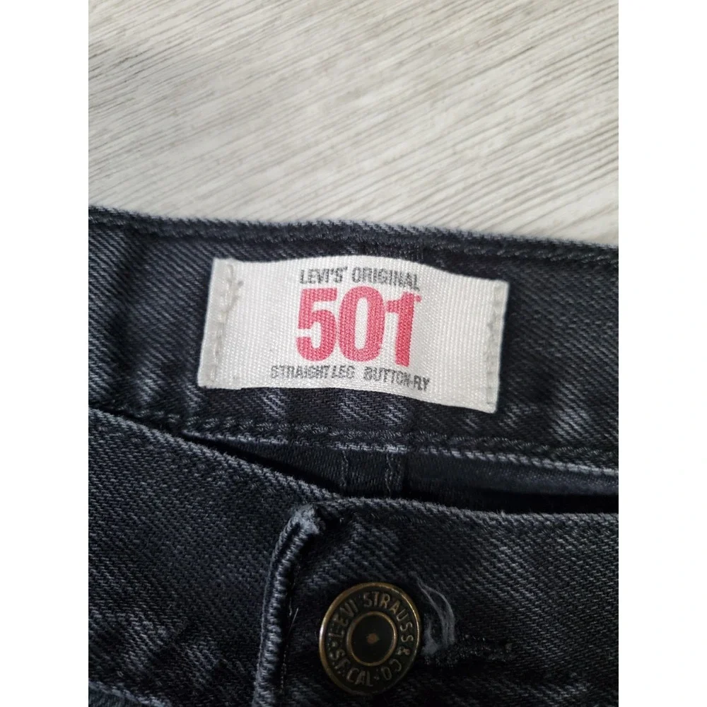 Vintage Levis 501 Jeans Mens 36x32 Black Denim Straight Leg Button Fly Y2K
